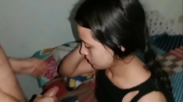 PORNO CASERO AMATEUR CON HERMOSA FLAQUITA HERMANASTRA DE VAGINA ROSADITA Y APRETADA, QUE RICO SE SIENTE - XNXX