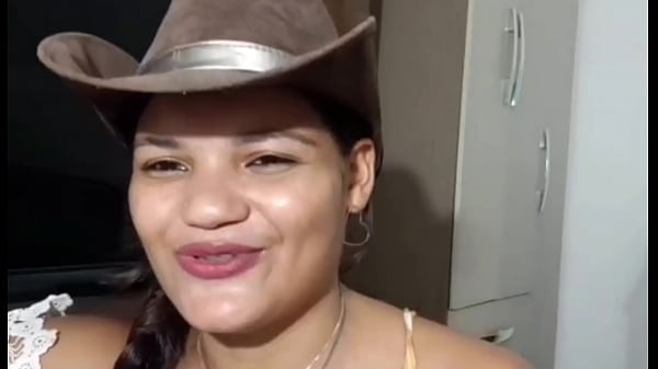 Ester fazendo um anal no meio da selva  