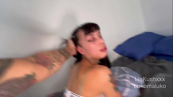 Le lleno de leche el culo a una turrita