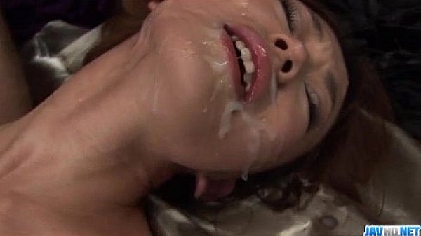 Sakura Hirota enjoys horny men to smash her pussy