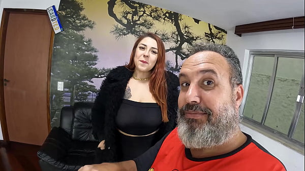 A rabuda quer fazer uma dupla penetra&ccedil;&atilde;o ent&atilde;o eu fui lacear o cuzinho apertado daquela bunda gigante