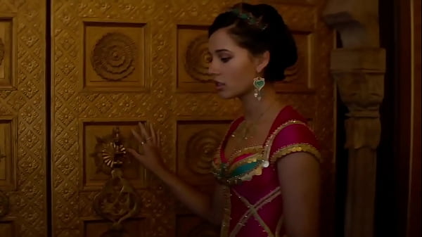 Sexy tribute to the beautiful Naomi Scott