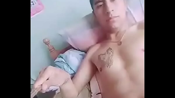 El enfermero se calienta solo y termina sacando leche 2 parte  