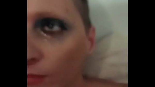 Deutsche Milf Sandra 45 kehlenfick in der Badewanne