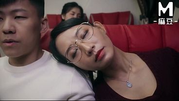 The slutty woman seduced the man sitting next to her on the bus and had secret sex