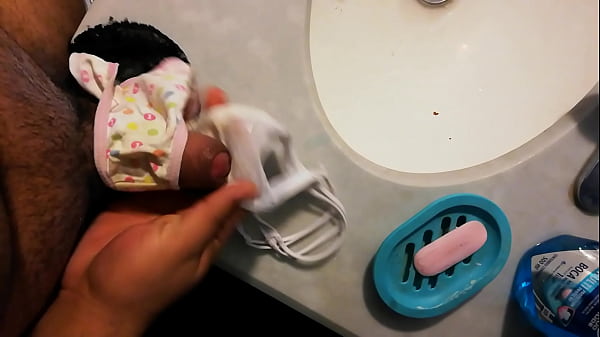 Las tangas de mi cu&ntilde;ada rica haci&eacute;ndome un rica chaquetita--my slut sister-in-law panties