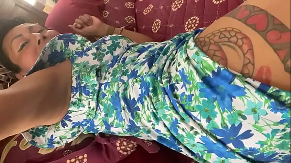 Rachel torres acostada en mi cama