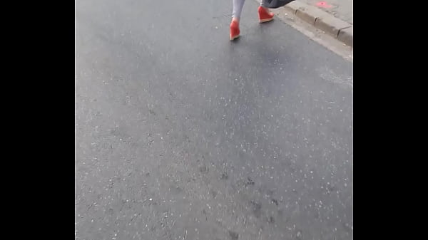 candid street babe 1