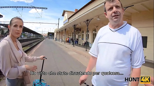 HUNT4K. Hunter si incontra con cutie alla stazione ferroviaria e la scopa per soldi