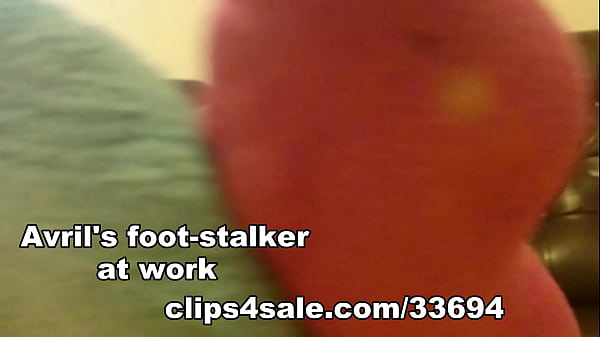 Avril gives order to her stalker to smell her smelly socks and feet  