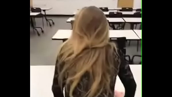 Lorinha gostosa d&aacute; a bucetinha depois da aula de direito