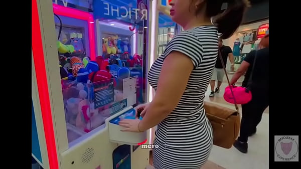 De compras con la amiga de mi mam&aacute; al final me lleva a su casa.