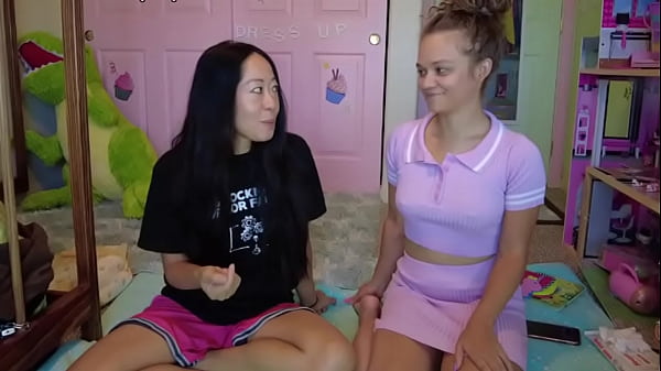 a diaper top and DDLG KikiCali talk about fake tops in the community