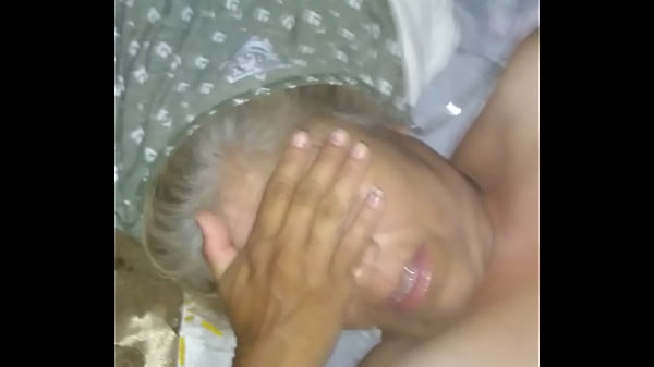 mi esposa reciviendo leche 