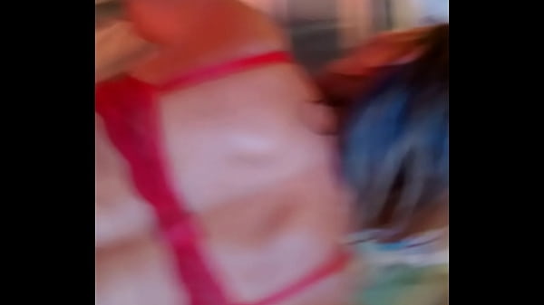 f&eacute;rias fodendo gostoso na praia ,ela adora comentarios