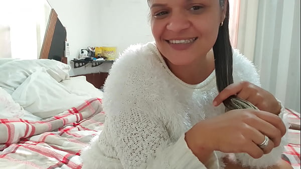 A melhor atriz do xvideos Paty Bumbum enfiando o consolo no cu 
