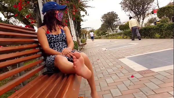 argentina ninf&oacute;mana muestra el co&ntilde;o y abre las piernas