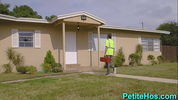 Tiny teen sucks off mechanic