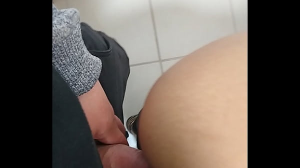 Jessy Dayana  en chile enga&ntilde;ando a su esposo jajaja  