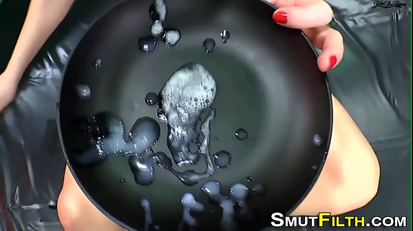 Bukkaked ho sucks up cum