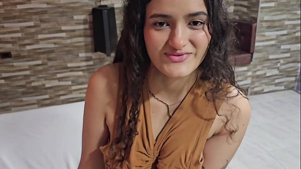 Mi novia me despierta con una mamada para que me la folle