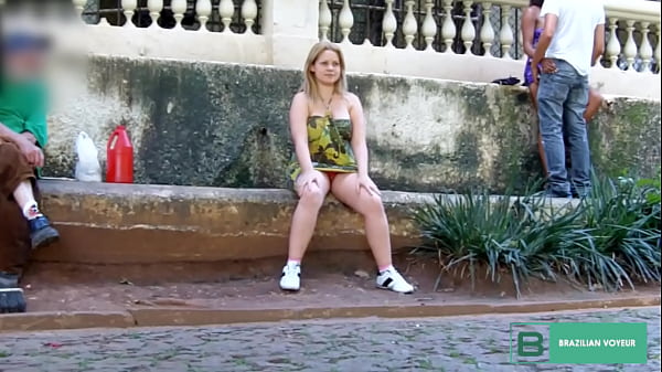 Boquete e buceta em p&uacute;blico.  