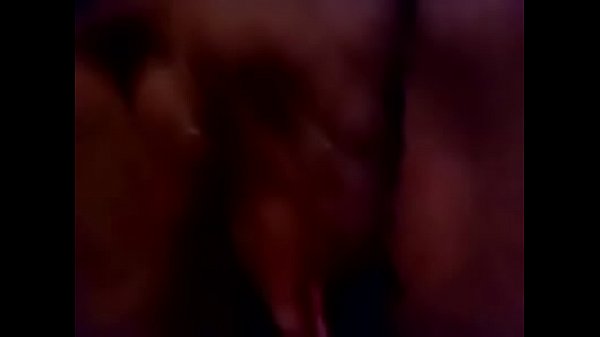 Do&ntilde;a elisa metiendose el dedo