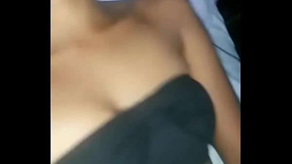 Carmen a mo&ccedil;a de Lichinga se masturbando em casa do namorado no bairro de Sanjal