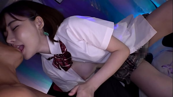 全身を使ったご奉仕にチ○コは彼女の体液まみれ！お店に内緒で生ハメSEX！ねっとりピストンでドクドク中出し&rarr;2回戦突入！射精したばかりのチ○コを咥え込み精液吸引お掃除フェラ！！