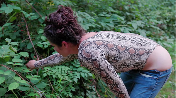 Thong bodysuit - Milf on the trail  