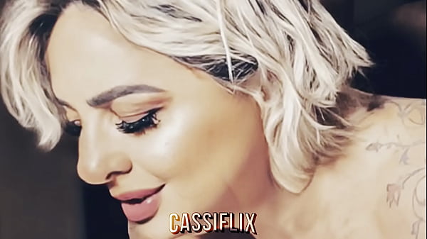 Olha que safado n&atilde;o aguentou olhar minha bunda e veio me pegar com for&ccedil;a..