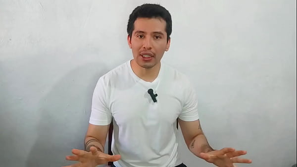 Compa&ntilde;ero hetero curiosos del trabajo terminan teniendo sexo oral en un arroyo de agua.