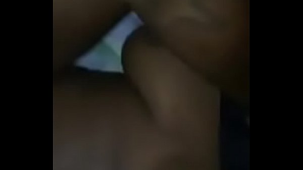 Bad Ass avec une grosse bite bien mont&eacute;e dans sa chatte