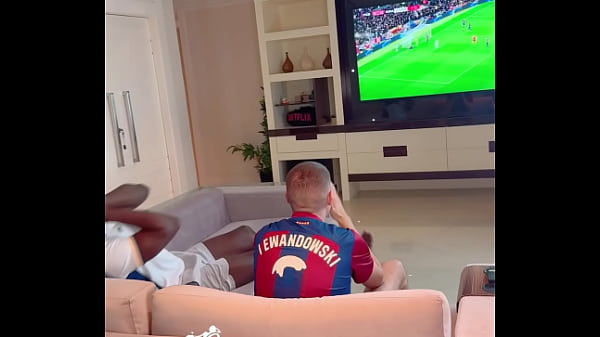 Amigo fode a esposa depois do corninho perder uma aposta