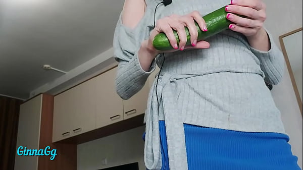my creamy cunt started leaking from the cucumber. fisting and squirting