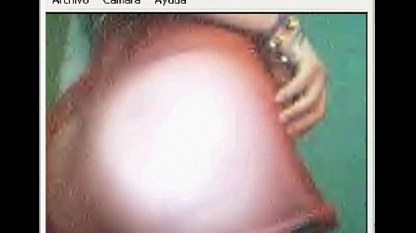 Mujer con cuerpazo se exhibe en webcam.