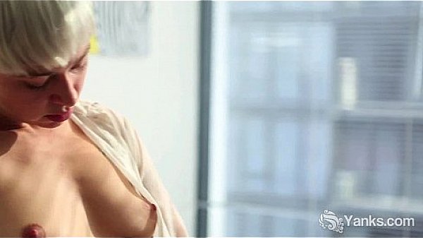 Short Haired Steel Finger And Toy Her Cunny