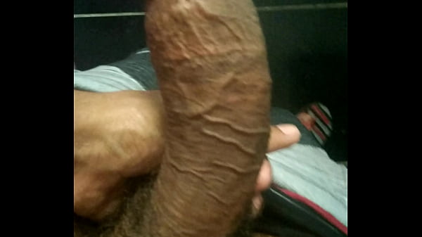 Eai t&aacute; afim de se divertir? Olha minha piroca