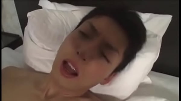 [VIDEO] H&eacute;tero penetrado por dinero, llega al orgasmo prost&aacute;tico y se sorprende &iexcl