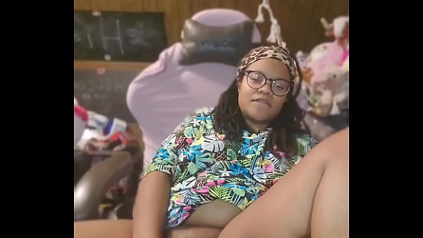 Ebonybeary gets bored and starts to masturbate until she squirts all over her new thruster dildo from Lovense while she sits in a gamer Discord groupchat