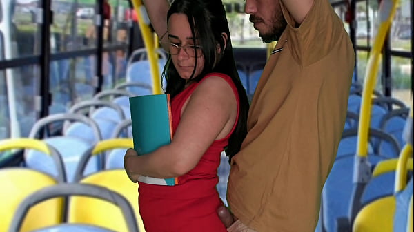 Estudante encoxada e fodida dentro do &ocirc;nibus em publico!