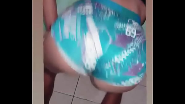 Puta rabuda ao som do funk  