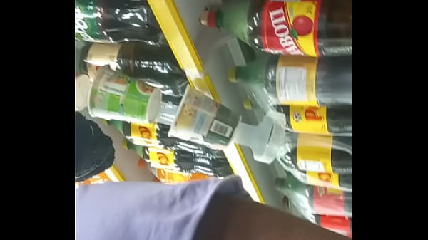 safada inteada no mercado de shortinho 