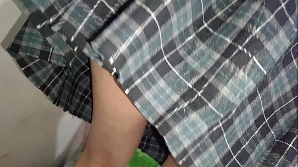 Se evade de la escuela para follar y se le corran dentro, es insasiable de verga