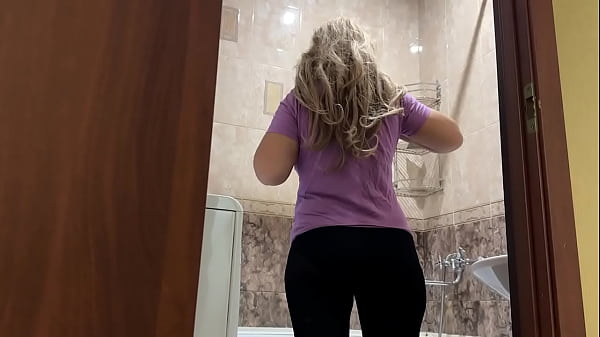 A mature housewife lifted her stepson's cock with a blowjob and framed her ass for anal  