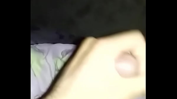 Novinho dotado se masturbando pra mim  