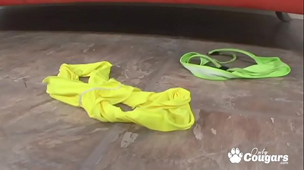 Ashli Orion Sits Her Big Round Ass Down On A Hard Dick 