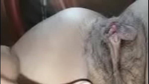 แหกหีสาวสวยเอาลิ้นเลียจนน้ำแตกใส่ปาก