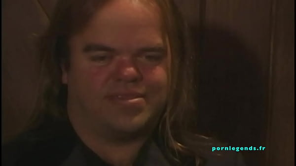 Nicole Sheridan: Milf salope prend une grosse bite &agrave; pleine bouche et une grosse faciale.