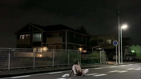 女装まゆの深夜住宅街露出